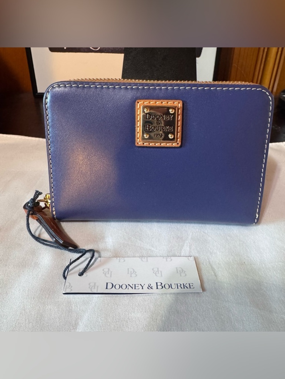 Dooney & Bourke authentic Iconic nautical,ocean wallet,genuine Leather&Gold Logo